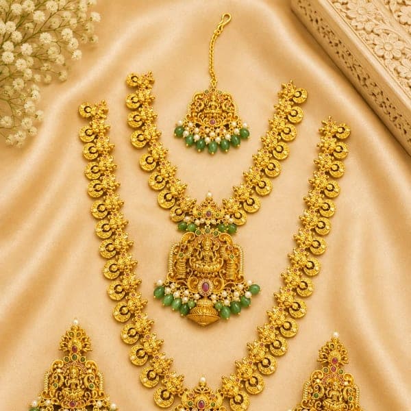 Full bridal haram set with jhumkas and maang tikka